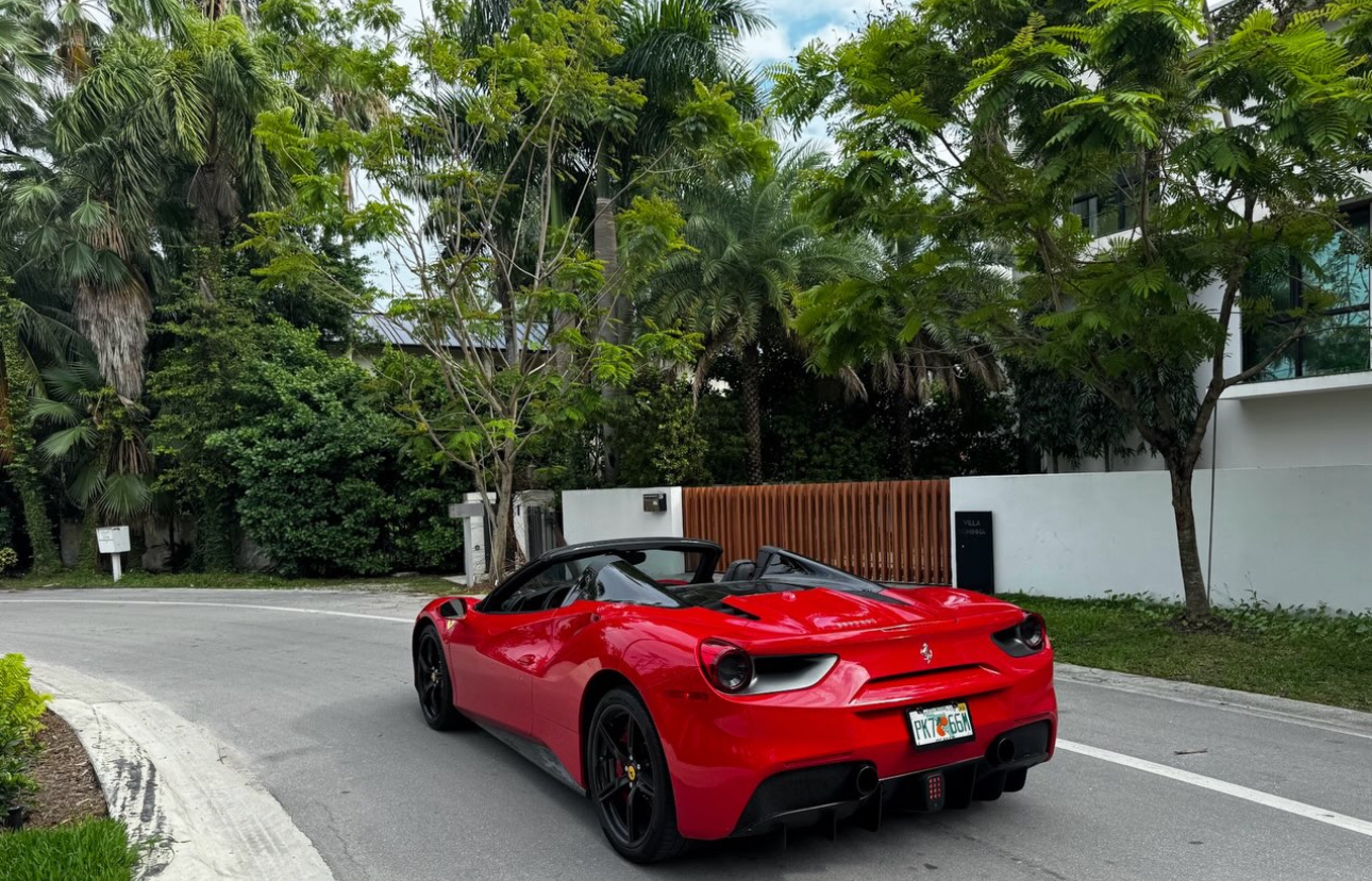 Ferrari 488 Spider photo 1