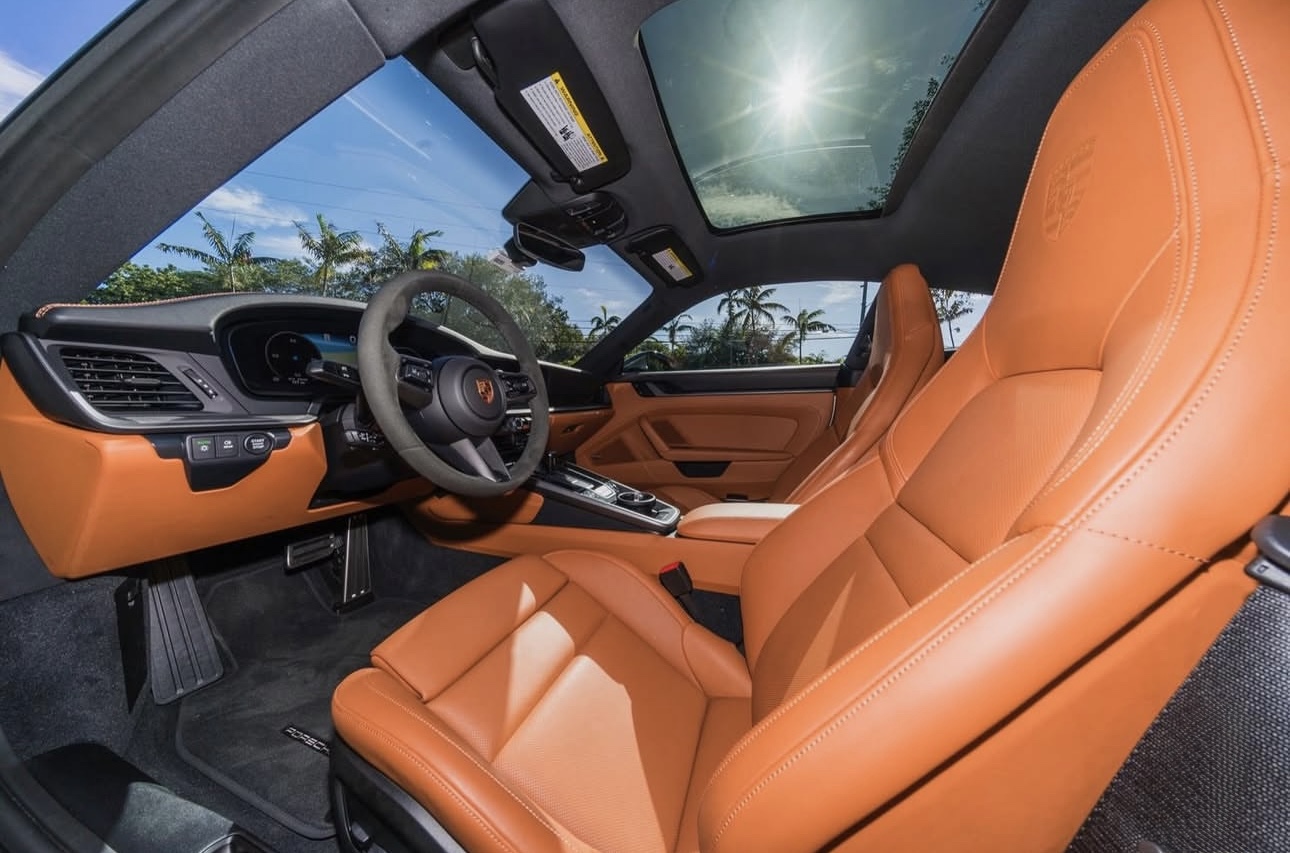 Porsche 911 photo 2