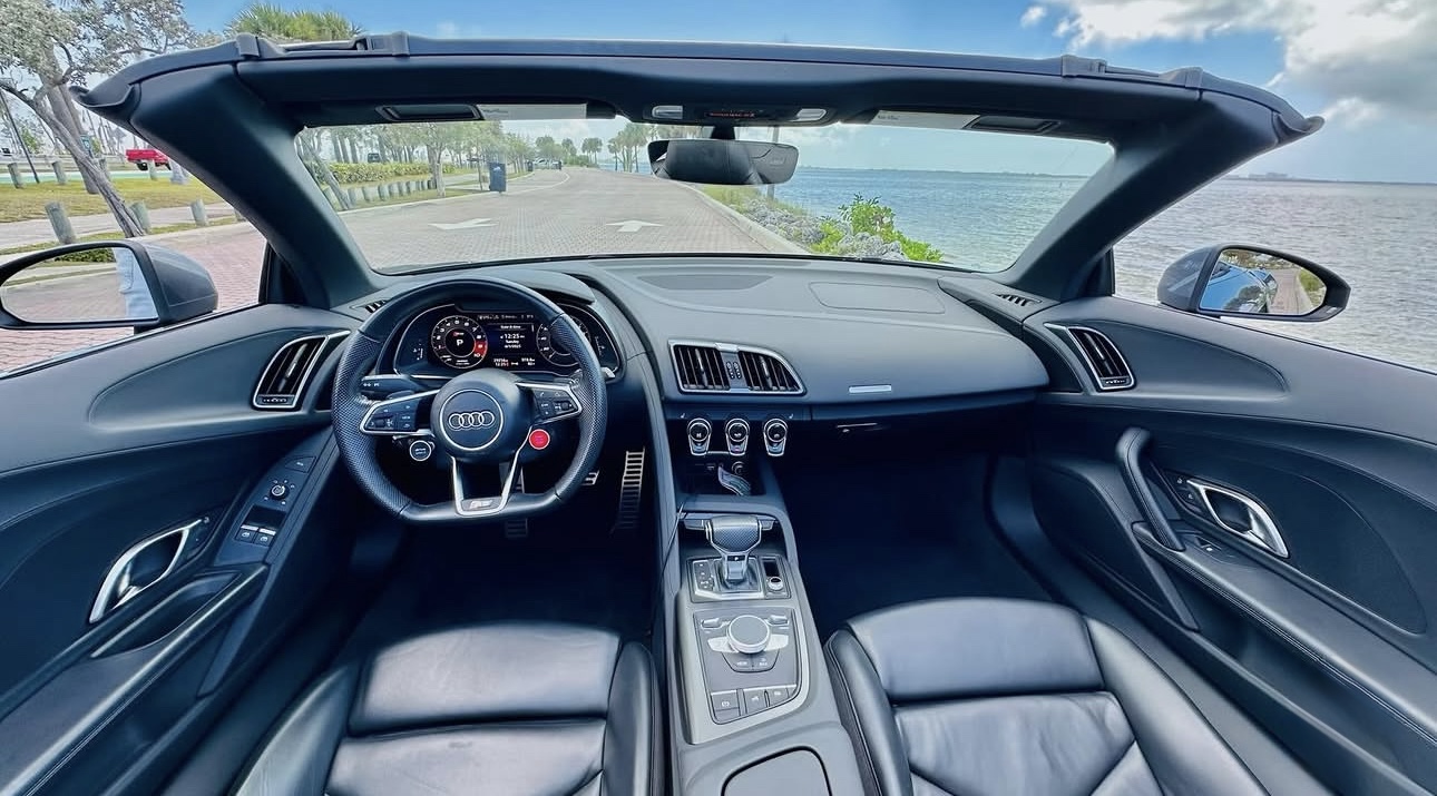 Audi R8 Spyder photo 2