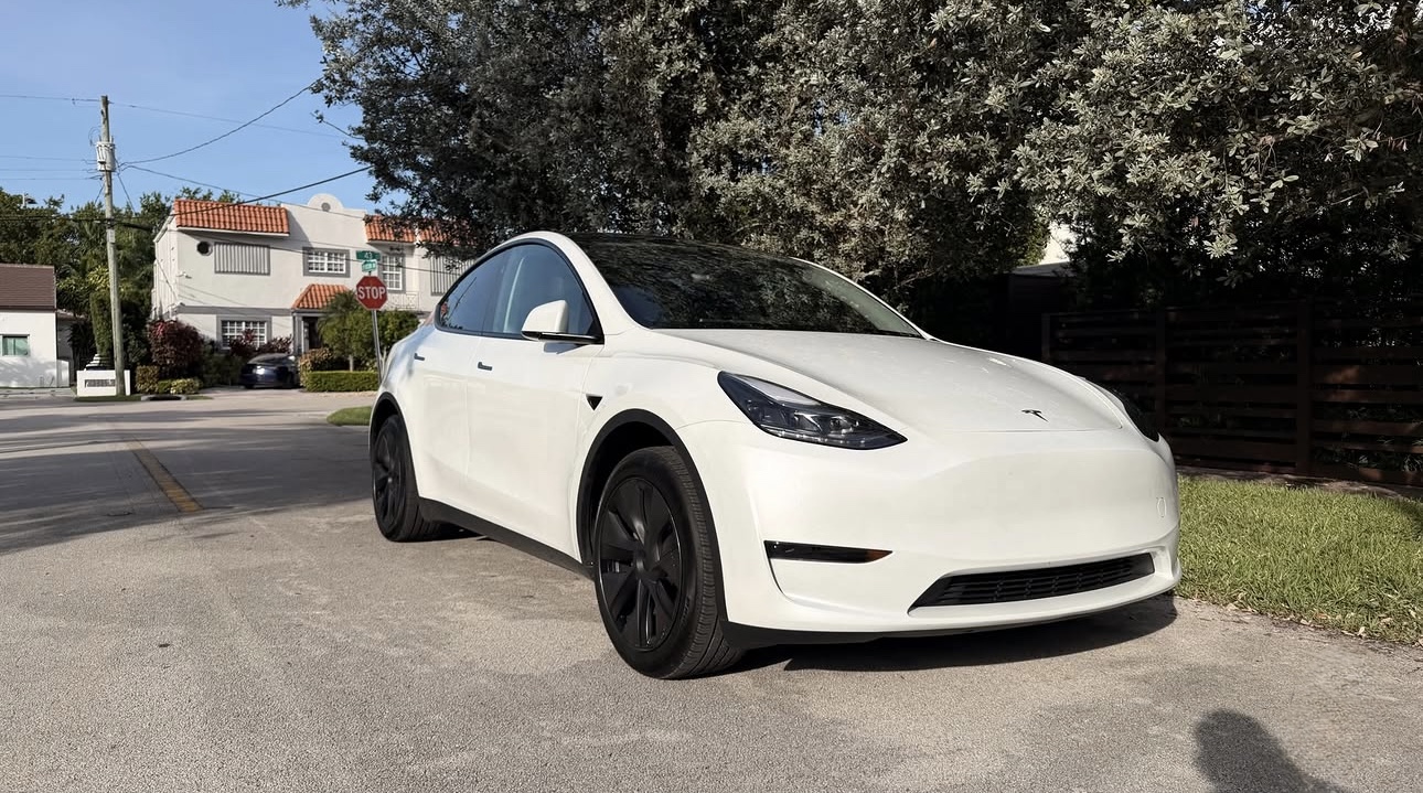 Tesla Model Y photo 1