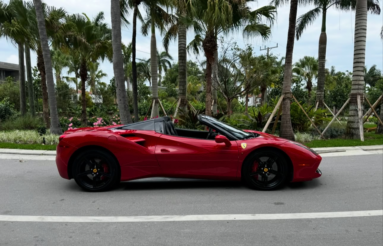 Ferrari 488 Spider photo 2