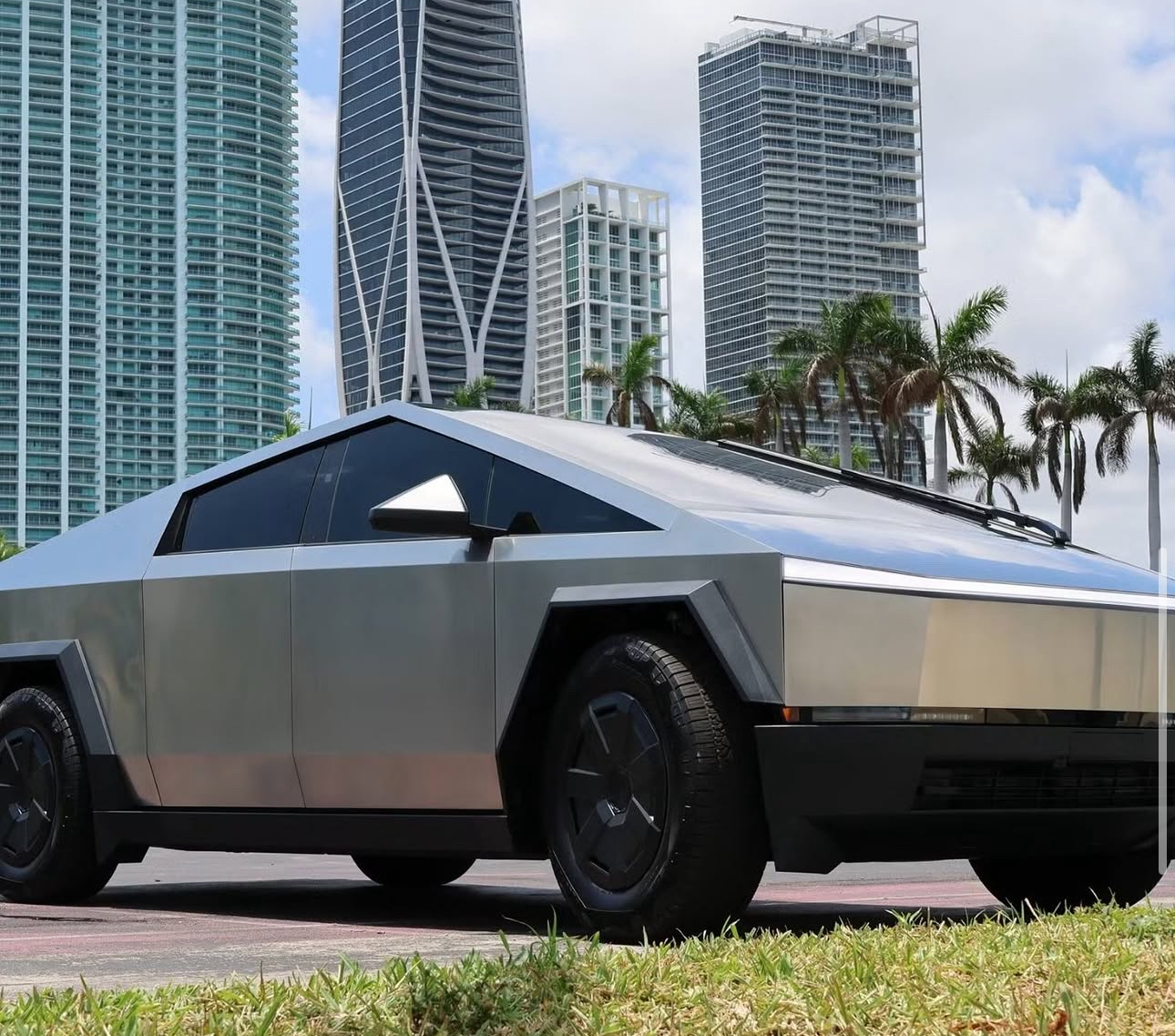 Tesla Cybertruck photo 1